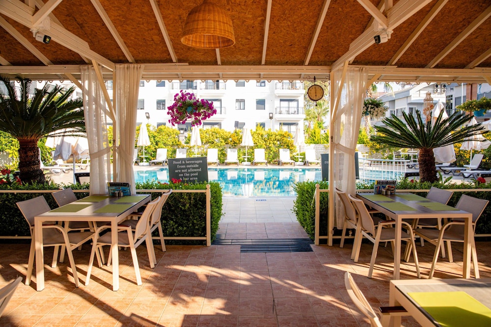 Nora Suit Hotel 36/50