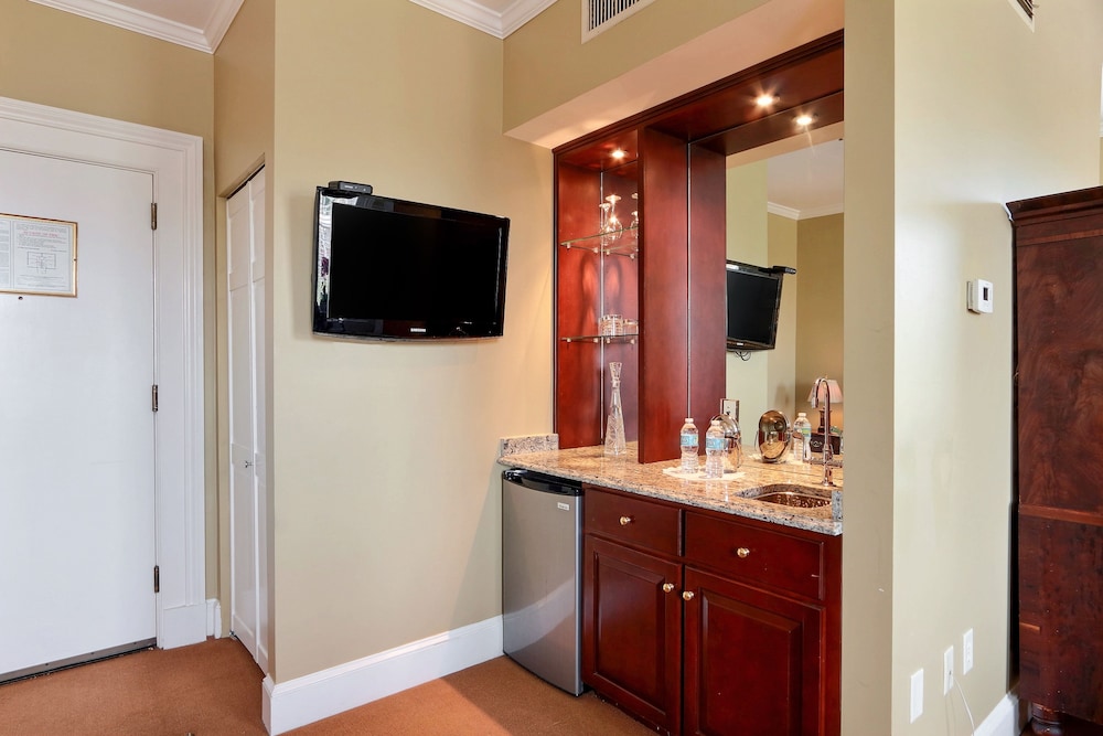The Presidents Quarters Inn 55/76