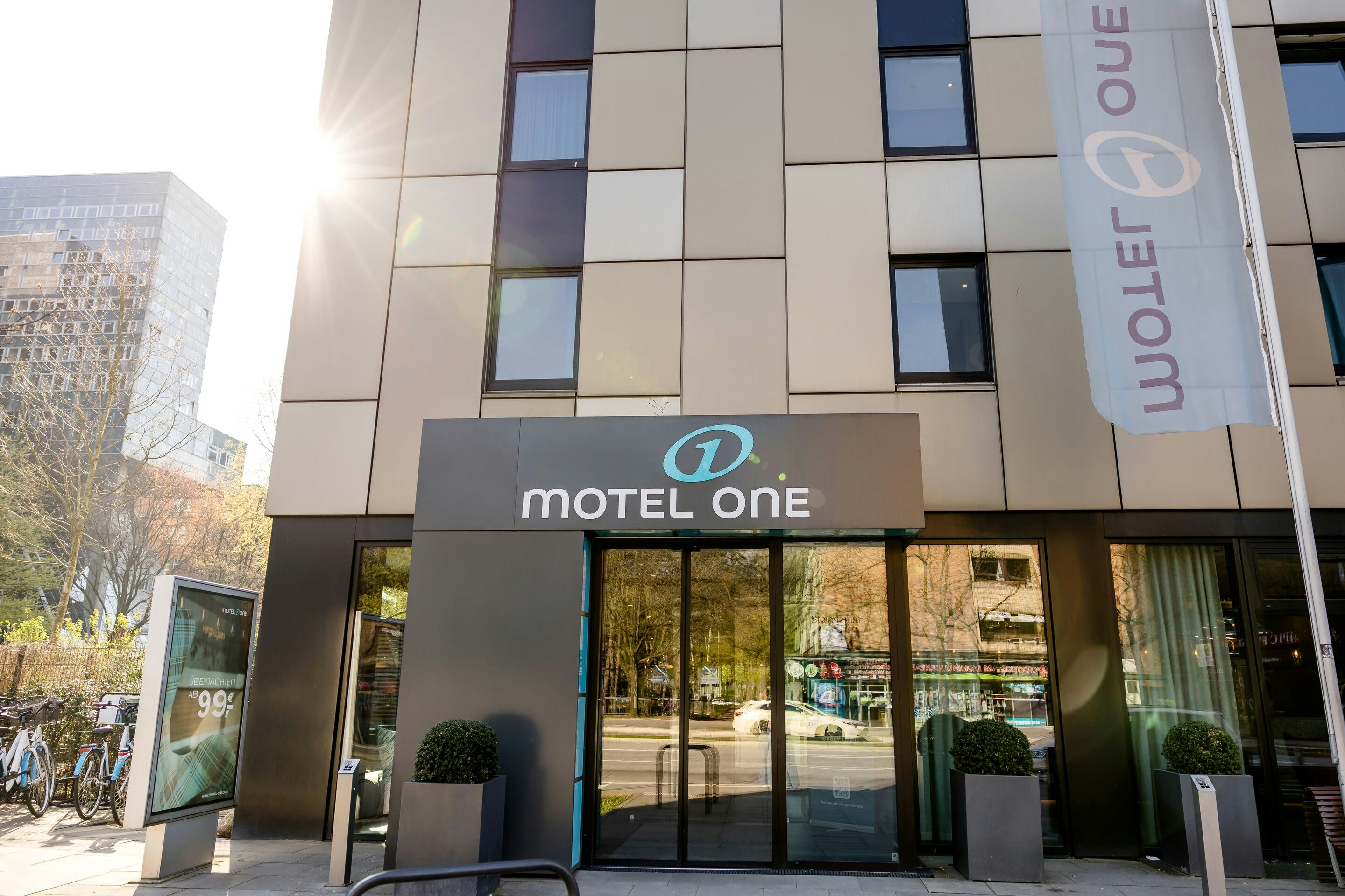Hotel Motel One Hamburg-Alster 1/50