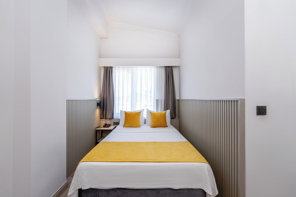 Lemon Hotel 25/50