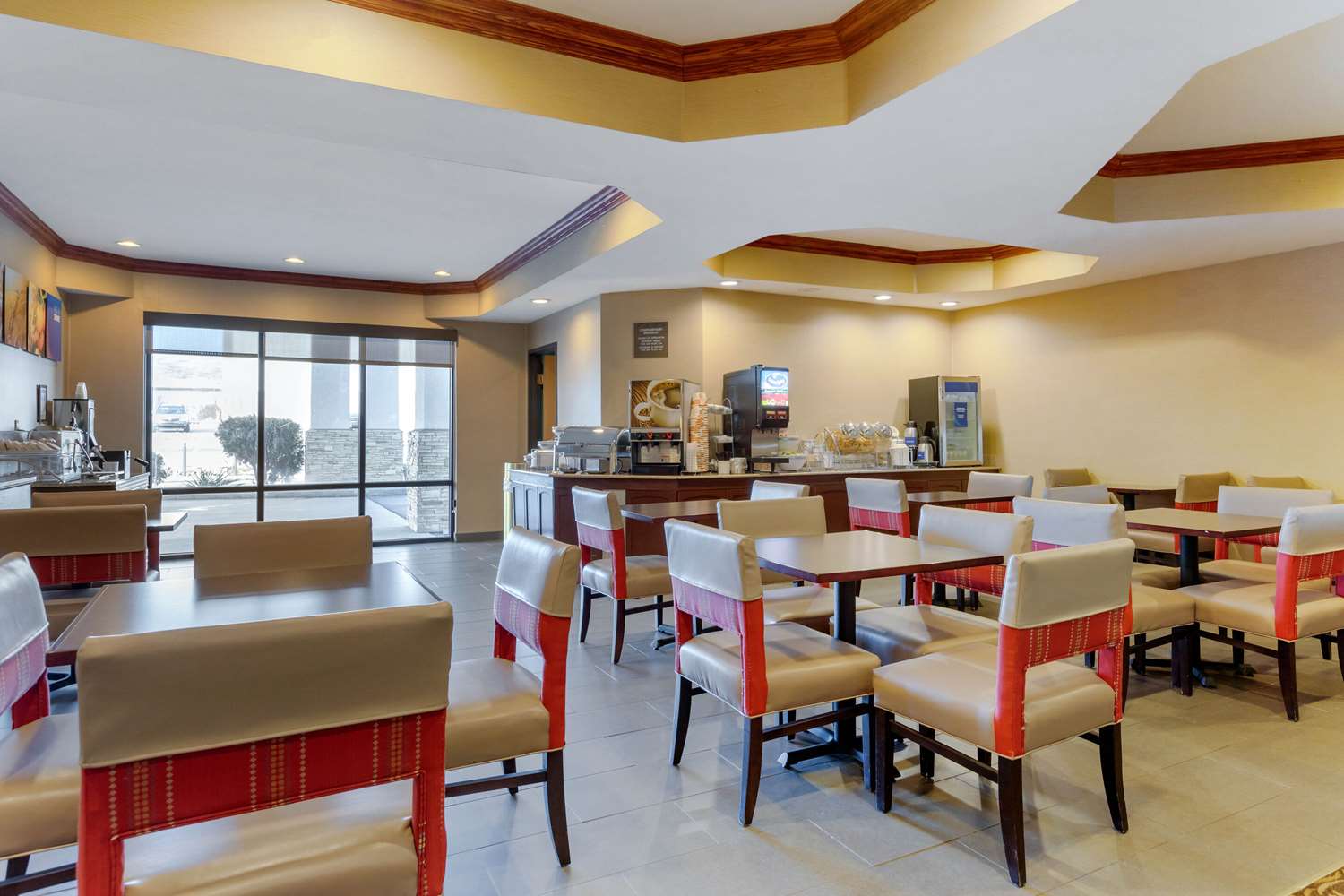 Comfort Suites South Haven near I-96 11/17