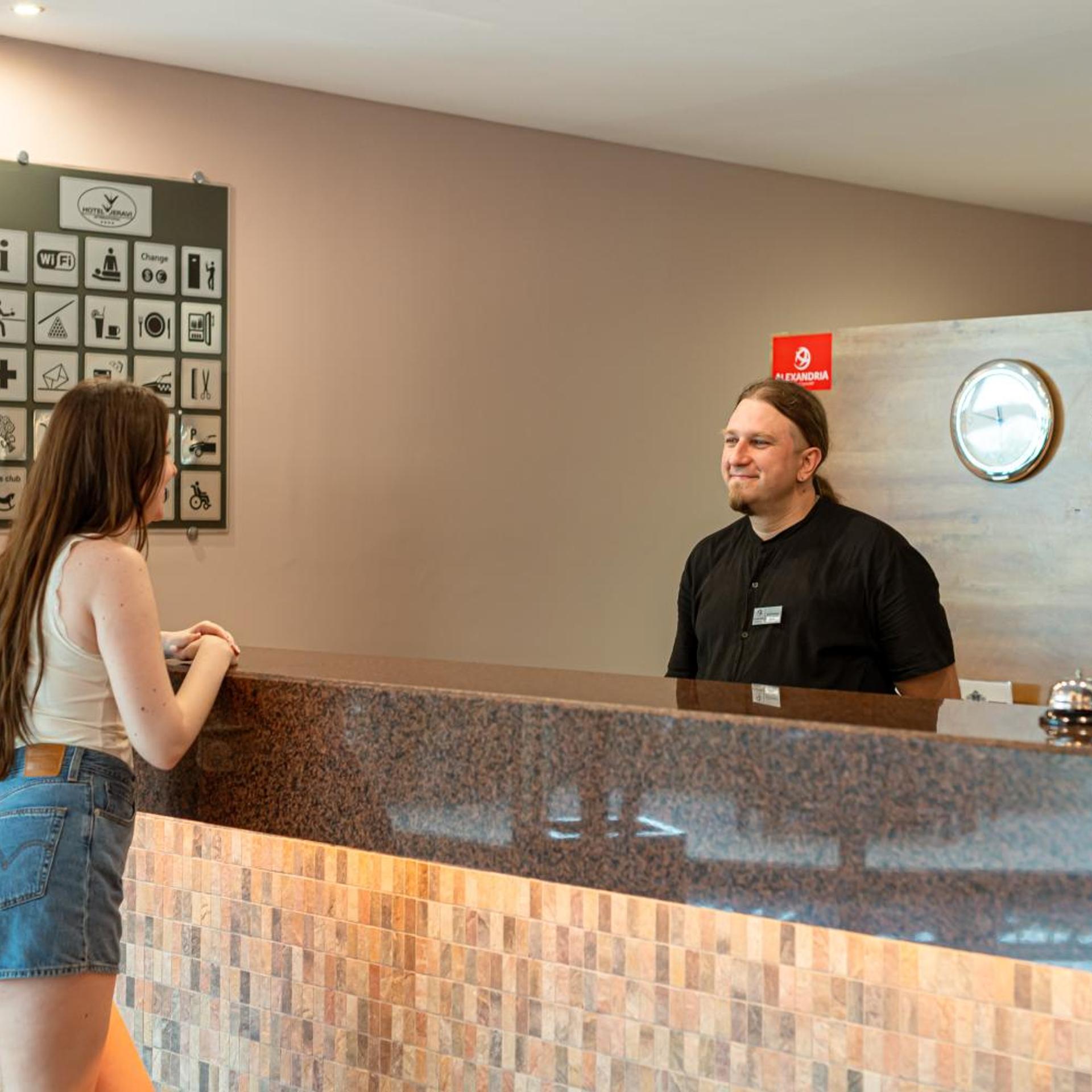 Jeravi Hotel 12/56