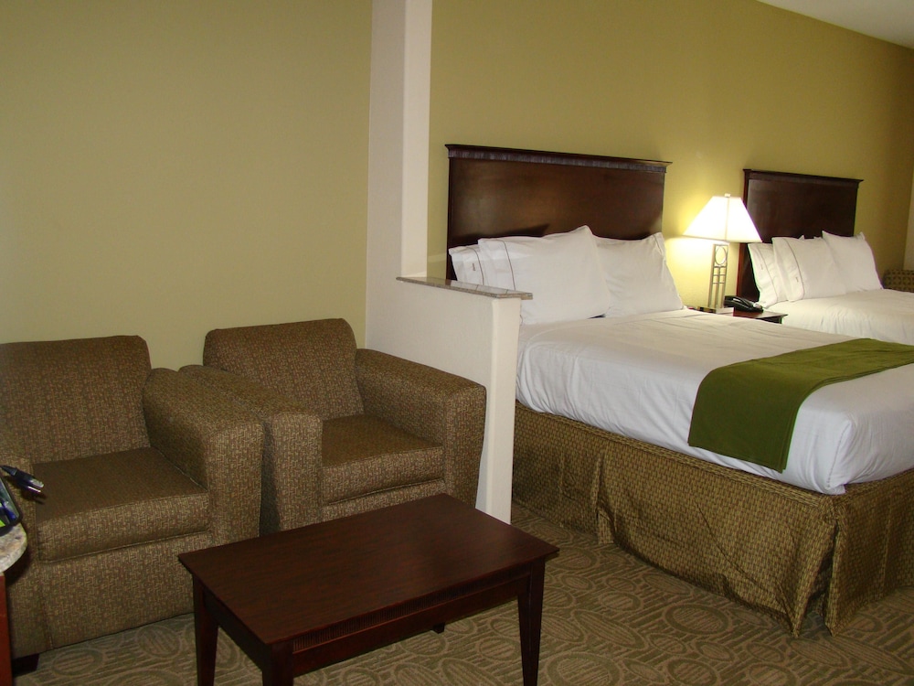 Holiday Inn Express Suites Brownfield 15/54