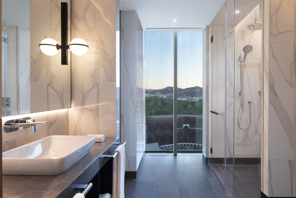 Tirana Marriott 49/50