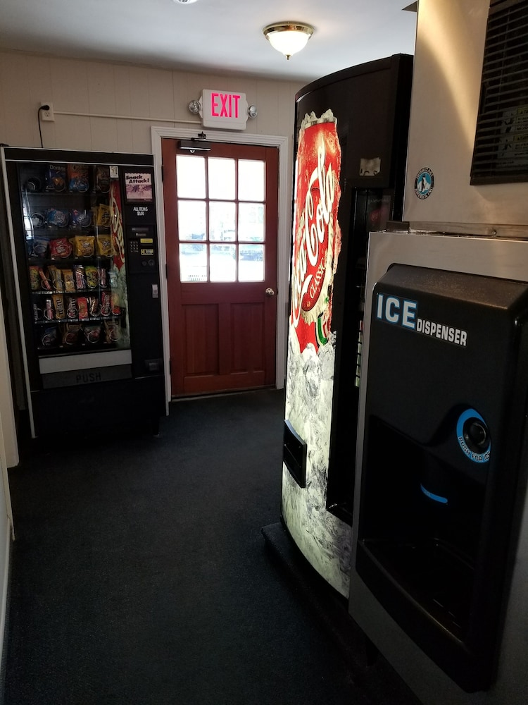 Colonial Inn Seekonk 50/58