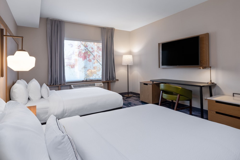 Fairfield Inn & Suites by Marriott Minneapolis North 15/36