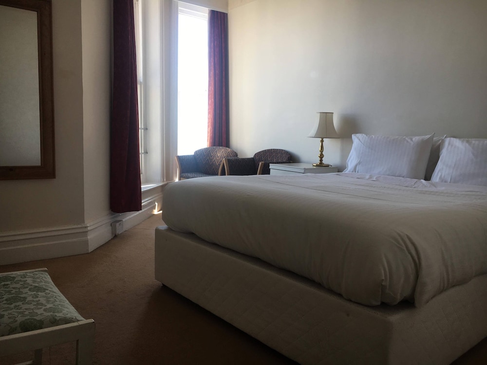 Balmoral Hotel 6/48