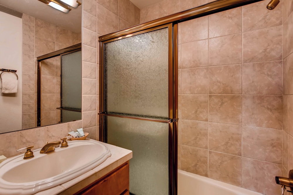 3 Bedrooms, Plaza, 5 Bathrooms, 3 Bathrooms