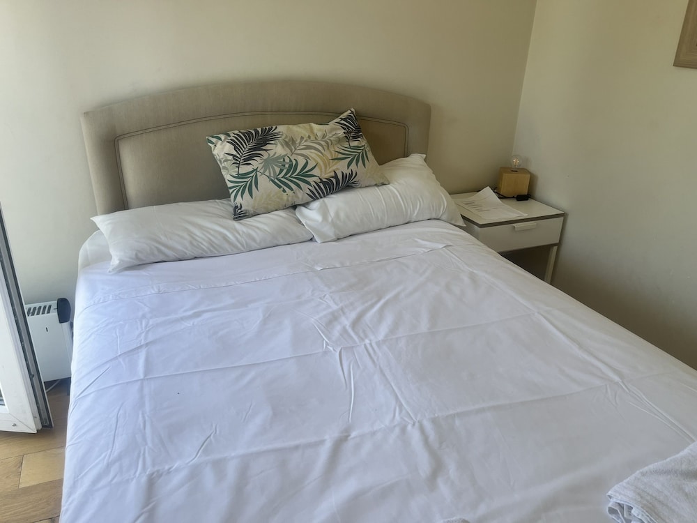 Kew Rooms 20/49