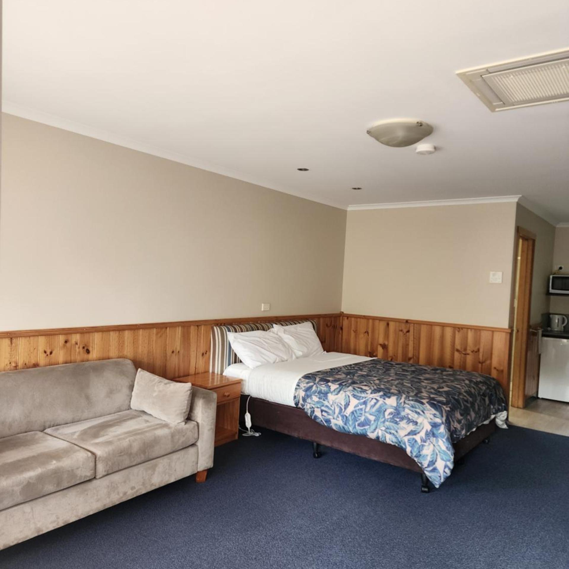 KENTISH HILLS RETREAT 3/21