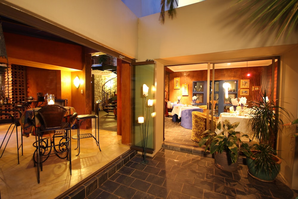 African Rock Hotel 66/76