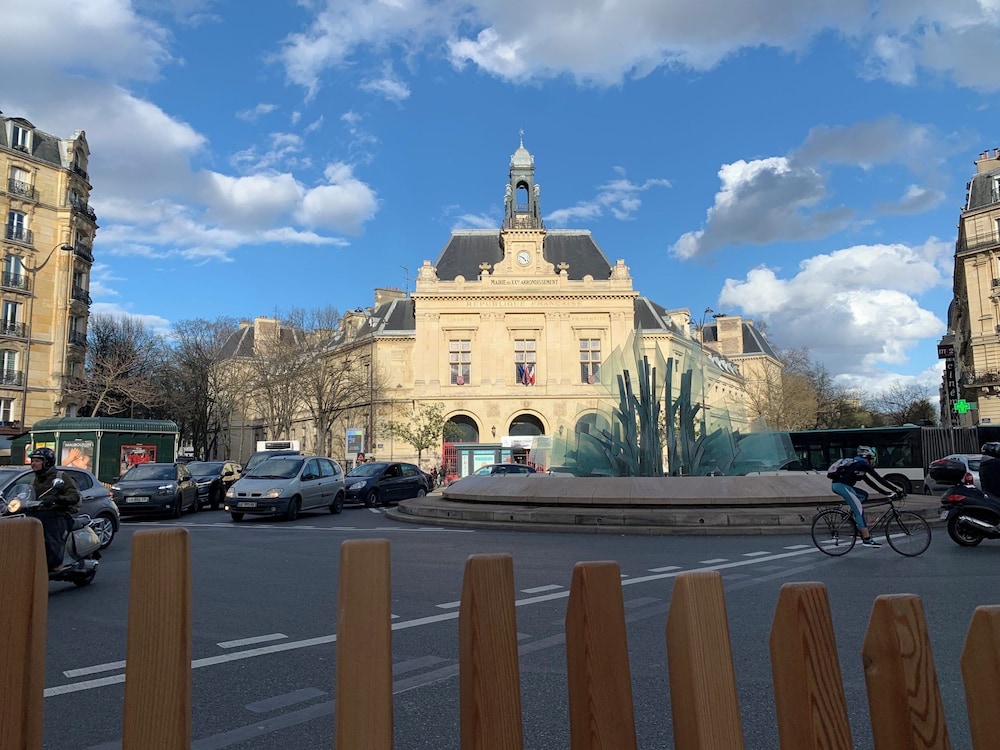 Hipotel Belgrand Edith Piaf 41/50