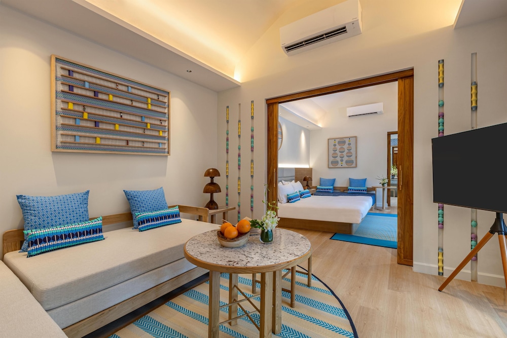 Outrigger Phi Phi Island Resort 82/100