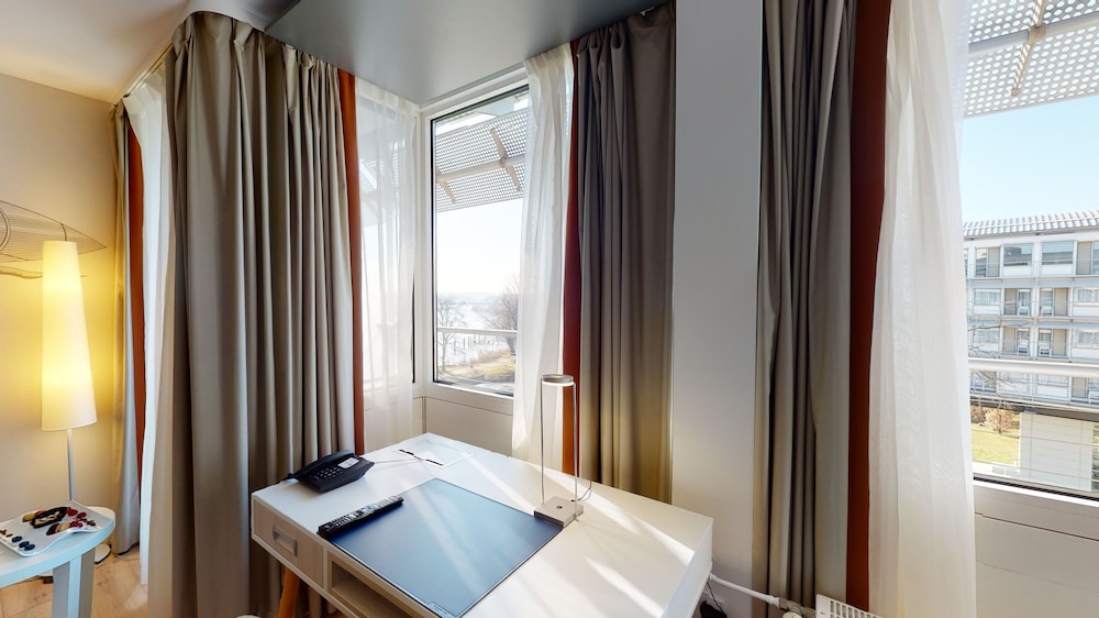 KONGRESSHOTEL POTSDAM AM TEMPLINER SEE 31/66