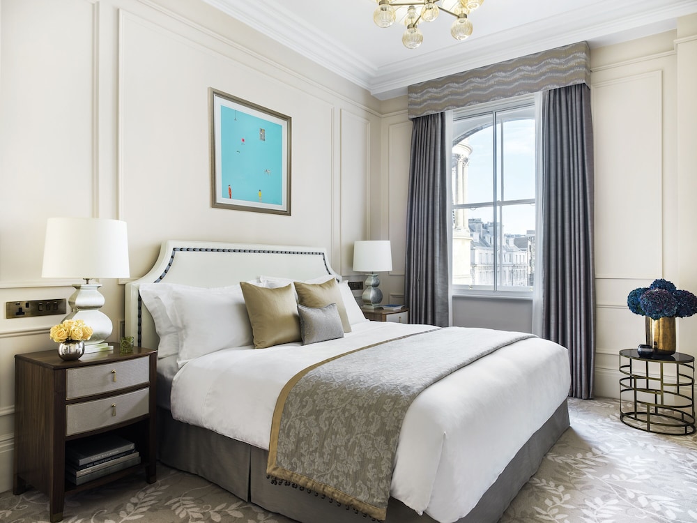 CLUB, RESIDENCE, SUITE