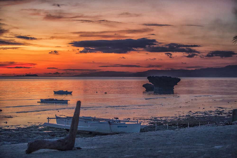 Salamangka Beach And Dive Resort 17/34