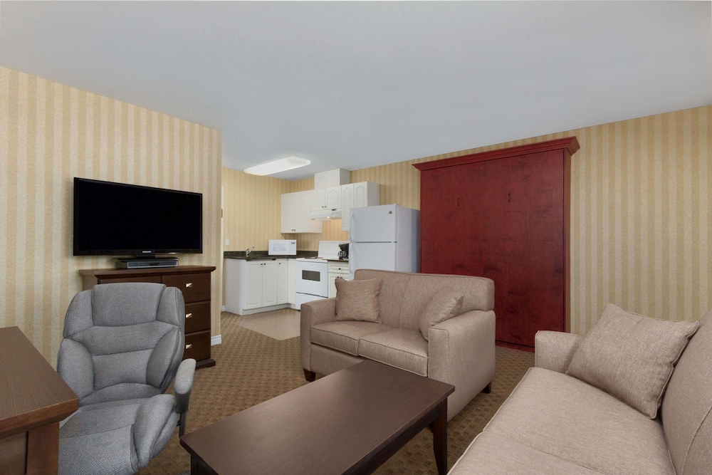 Travelodge By Wyndham Kamloops Mountview 46/69