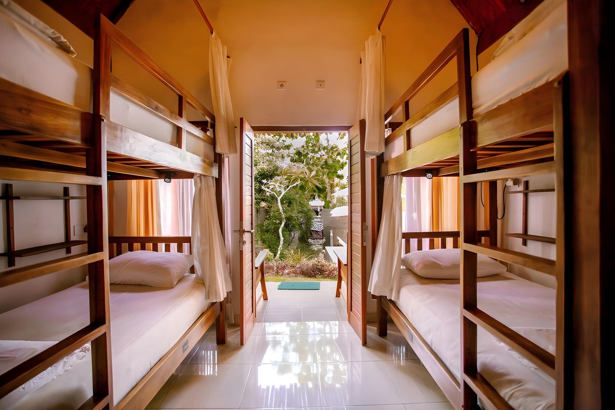 Mixed Dorm, Deluxe, Pool View, Pool Side