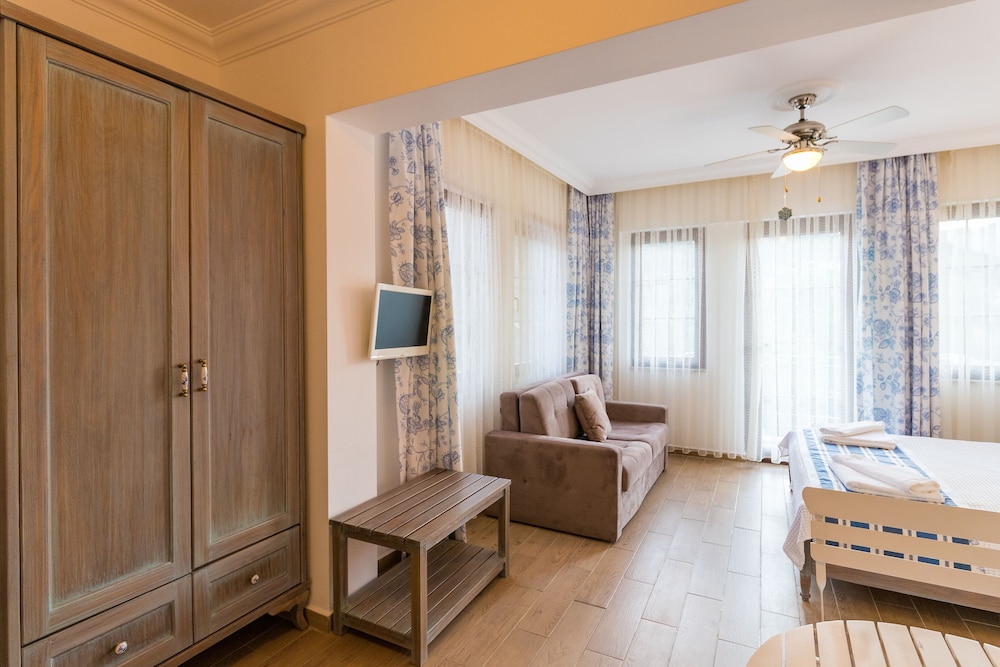 Mavi Deniz Konuk Evi 13/48