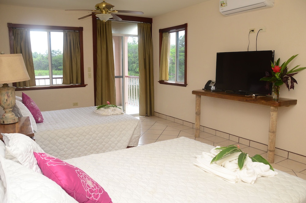 LAMANAI LANDINGS HOTEL AND MARINA 30/76