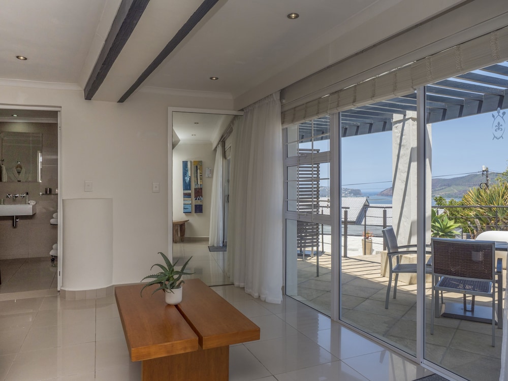 Villa Afrikana Guest Suites 69/88