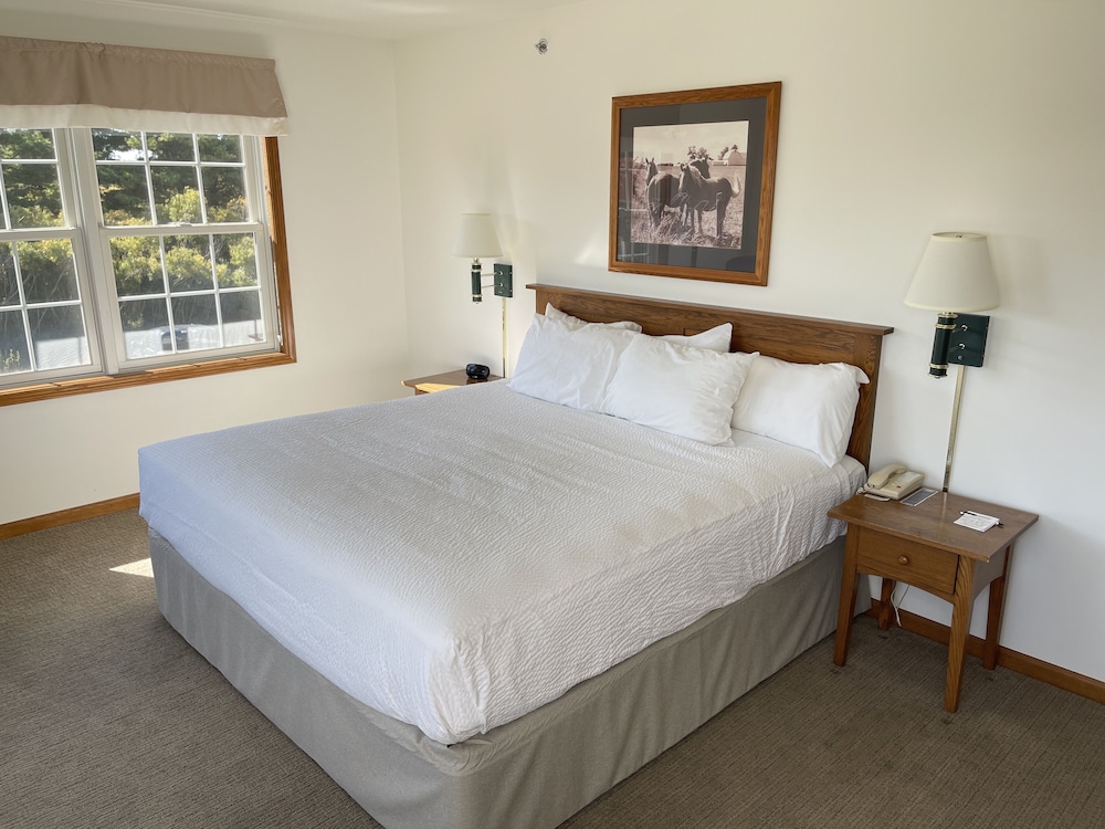 Farmstead Inn & Conference Center 11/47