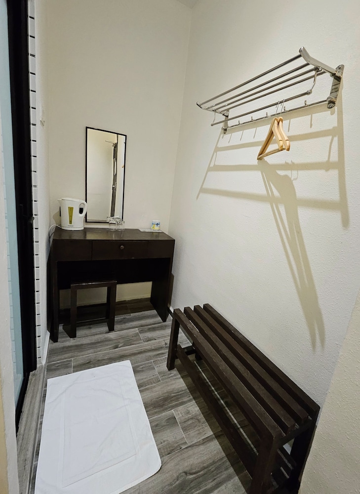 Georgetown Inn by Sky Hive 37/50
