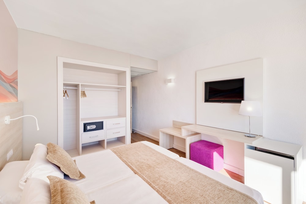 غرفة بسريرين منفصلين بشرفة، Bahia Principe Sunlight Coral Playa - Adults Only 5/9