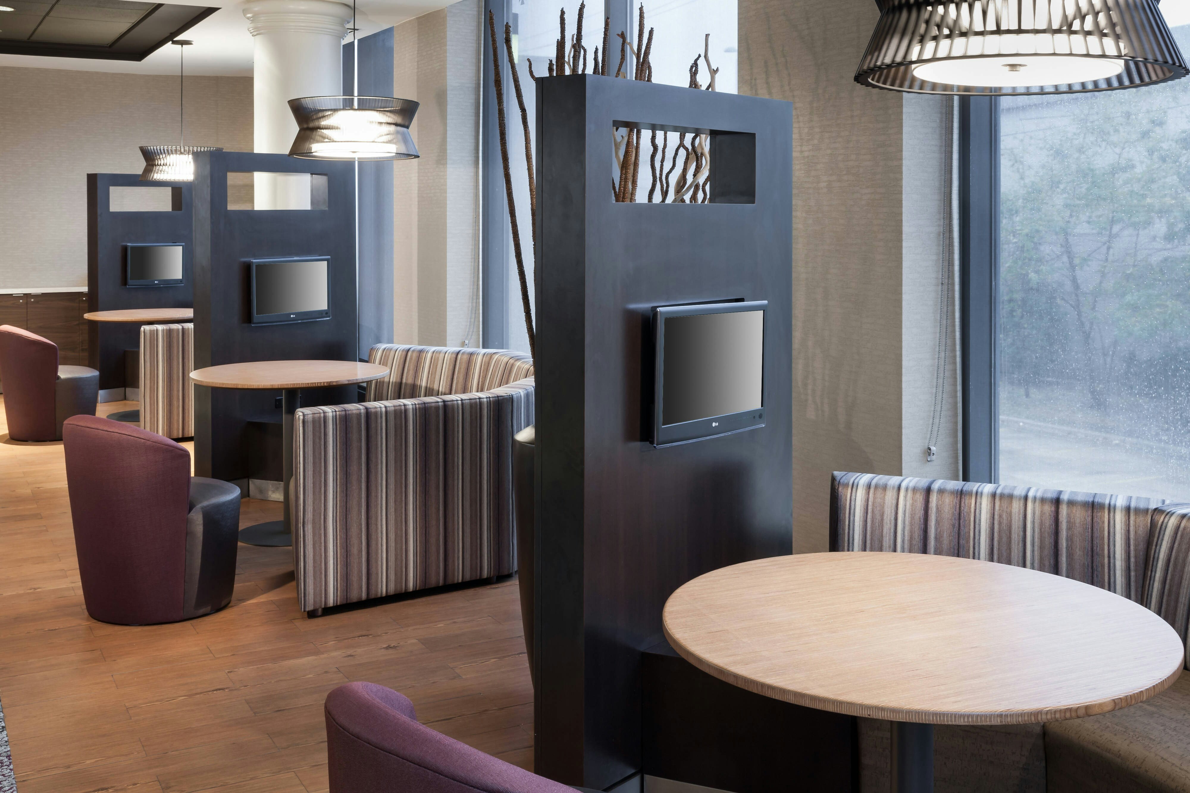 Courtyard By Marriott Alexandria Old Town Southwest 12/17