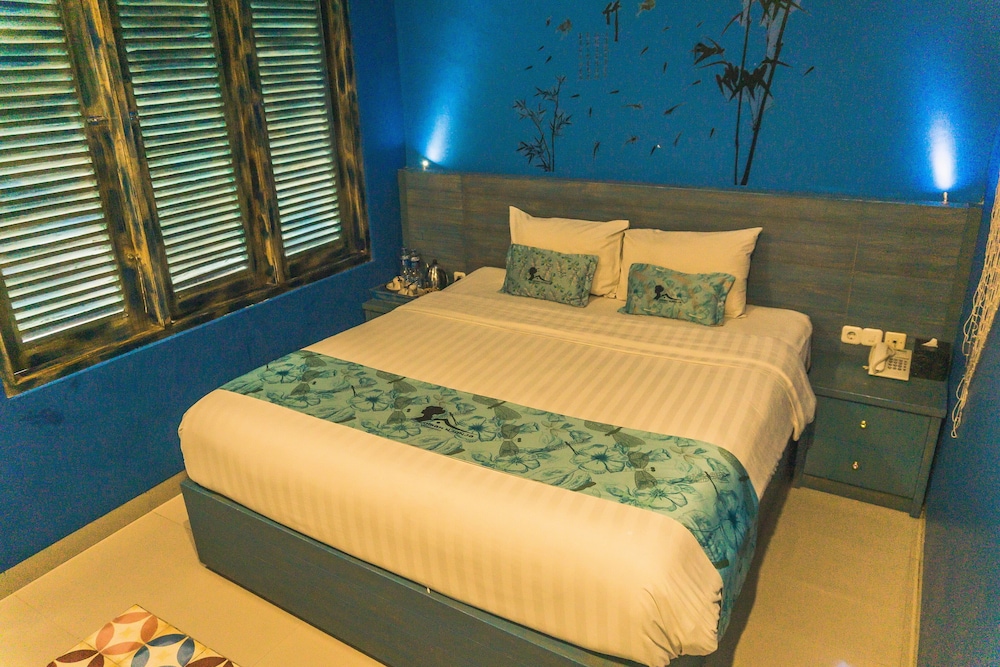 Omah Njonja Bed & Brasserie 24/63