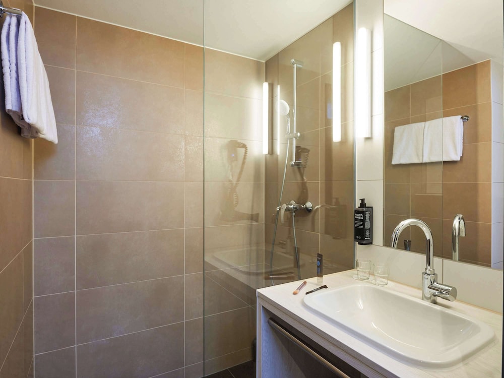 غرفة عائلية بسرير مزدوج وسريرين منفصلين وسرير كينج وسرير بطابقين، Ibis Styles Singen 7/8