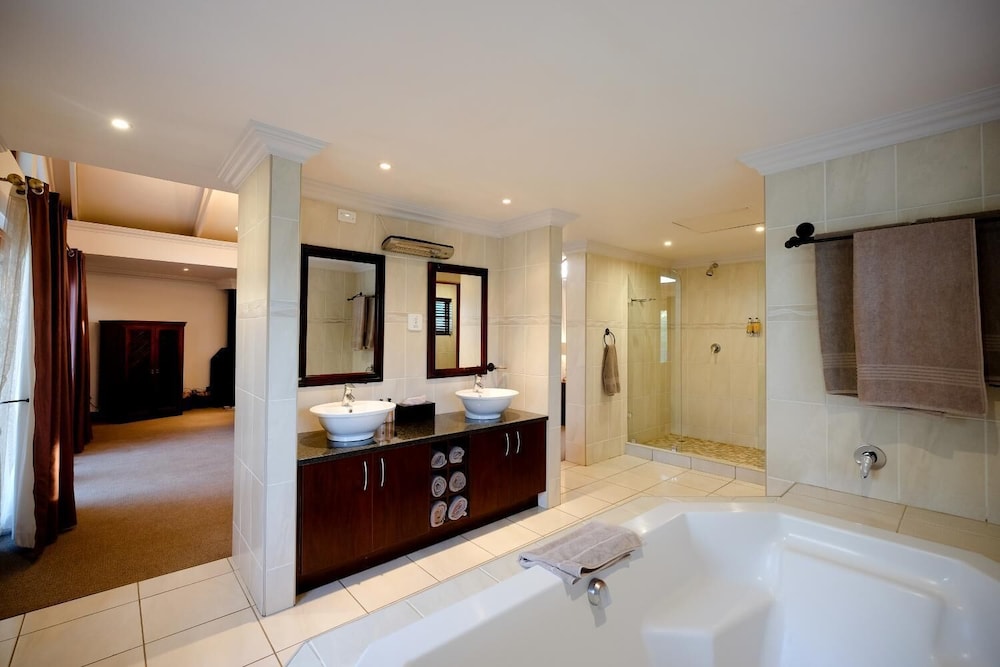 Oxbow Country Estate 42/43