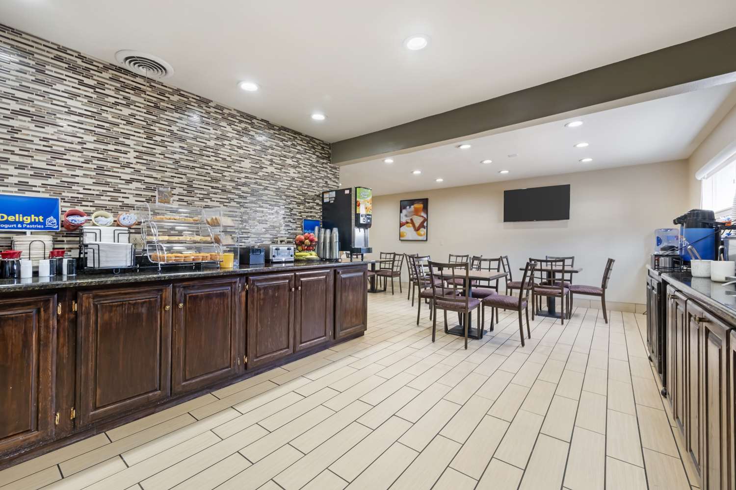 Best Western Red Carpet Inn 23/28
