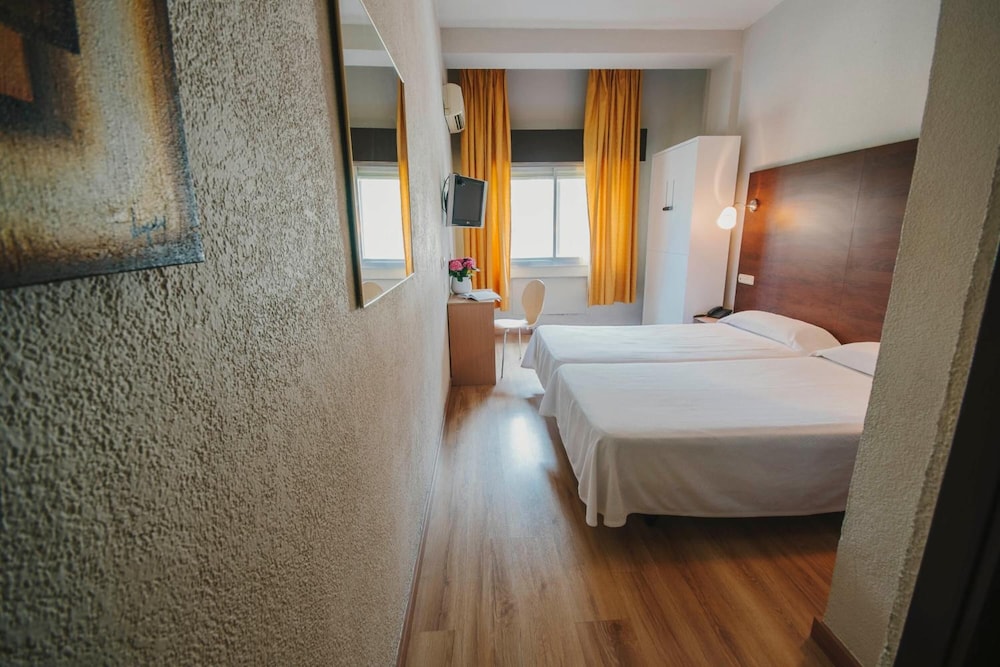 Hotel Embajador 16/42