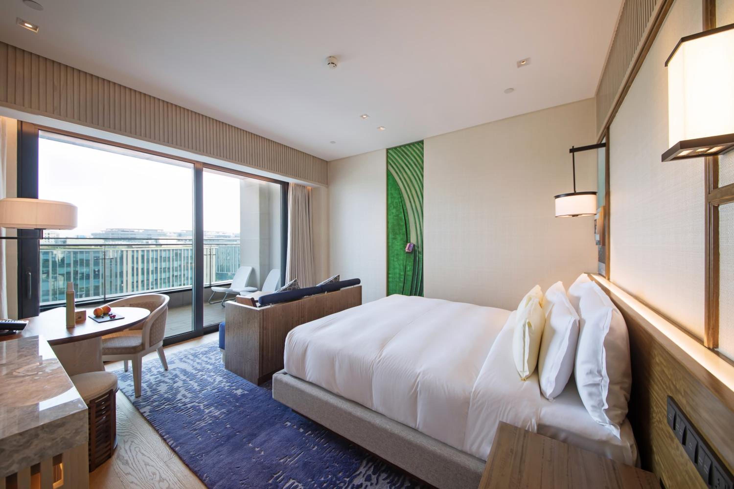 Business King Room