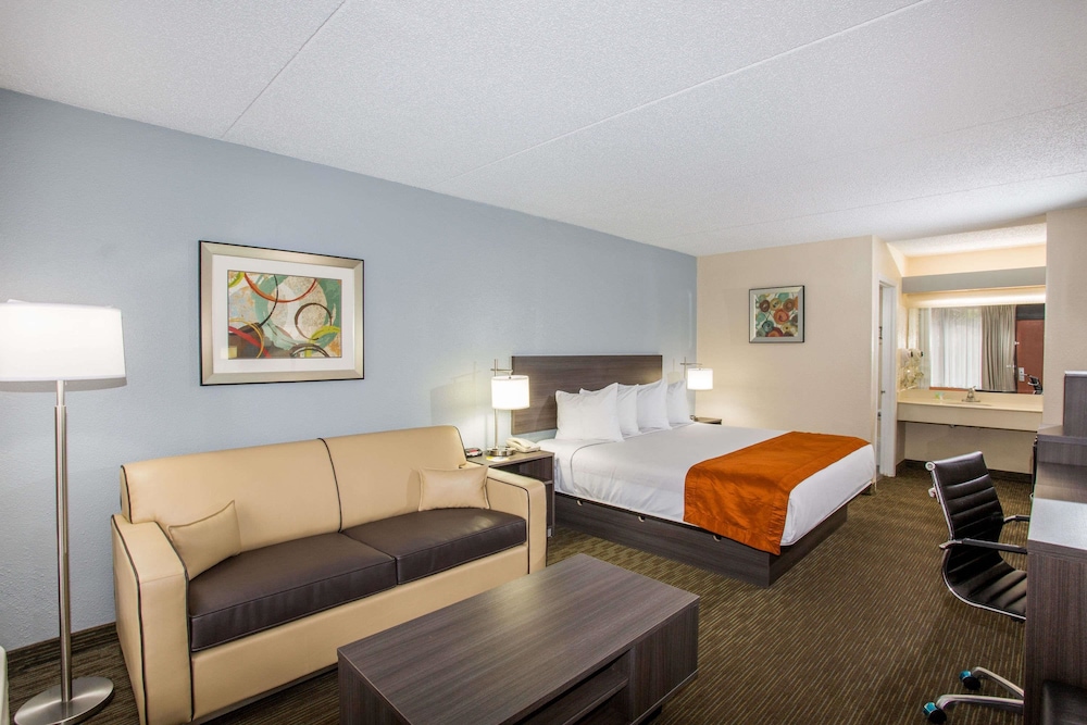 Days Inn & Suites by Wyndham Orlando Airport 9/28