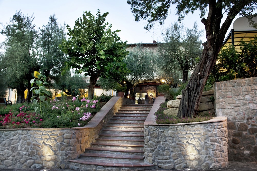 VILLA PARADISO VILLAGE 6/73