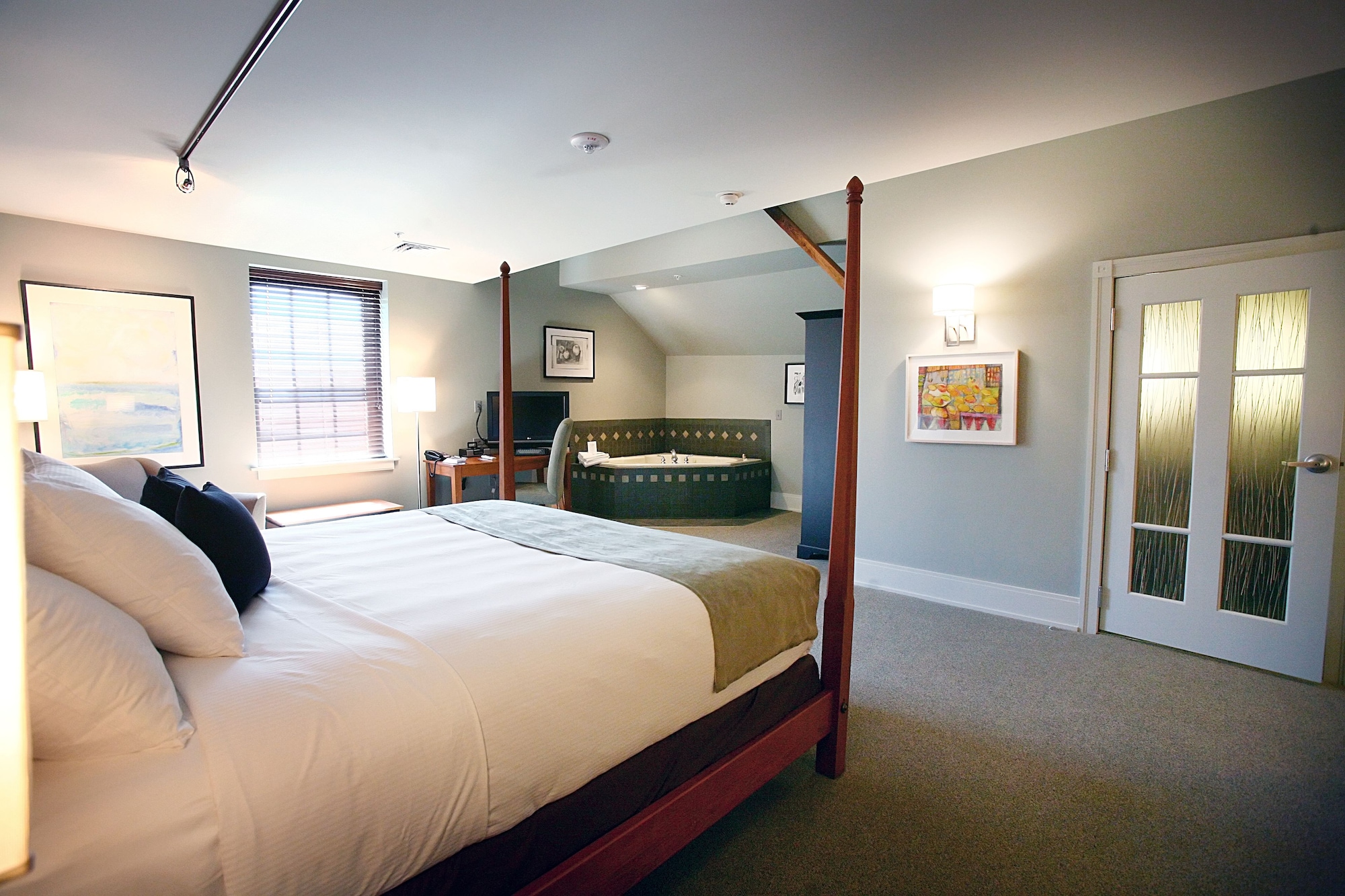 LOFT, SUITE, KING BED