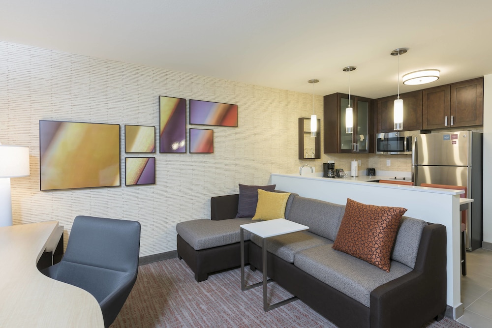 Residence Inn Milwaukee West 10/34