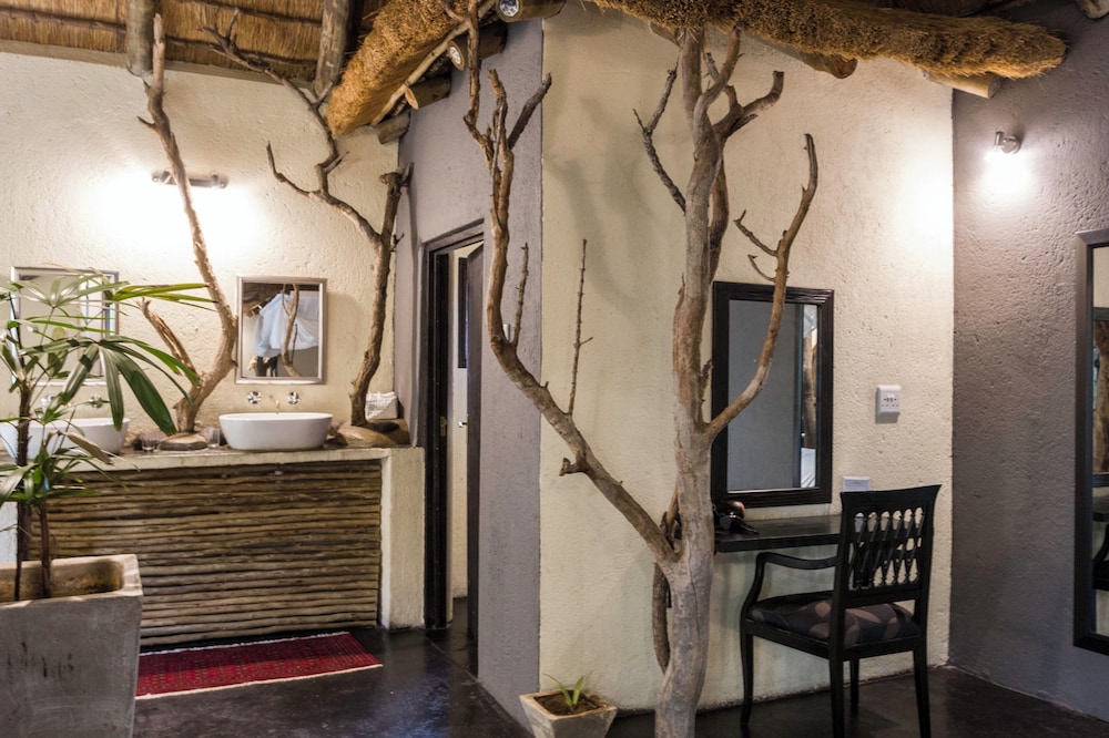 Ezulwini Game Lodges 6/50