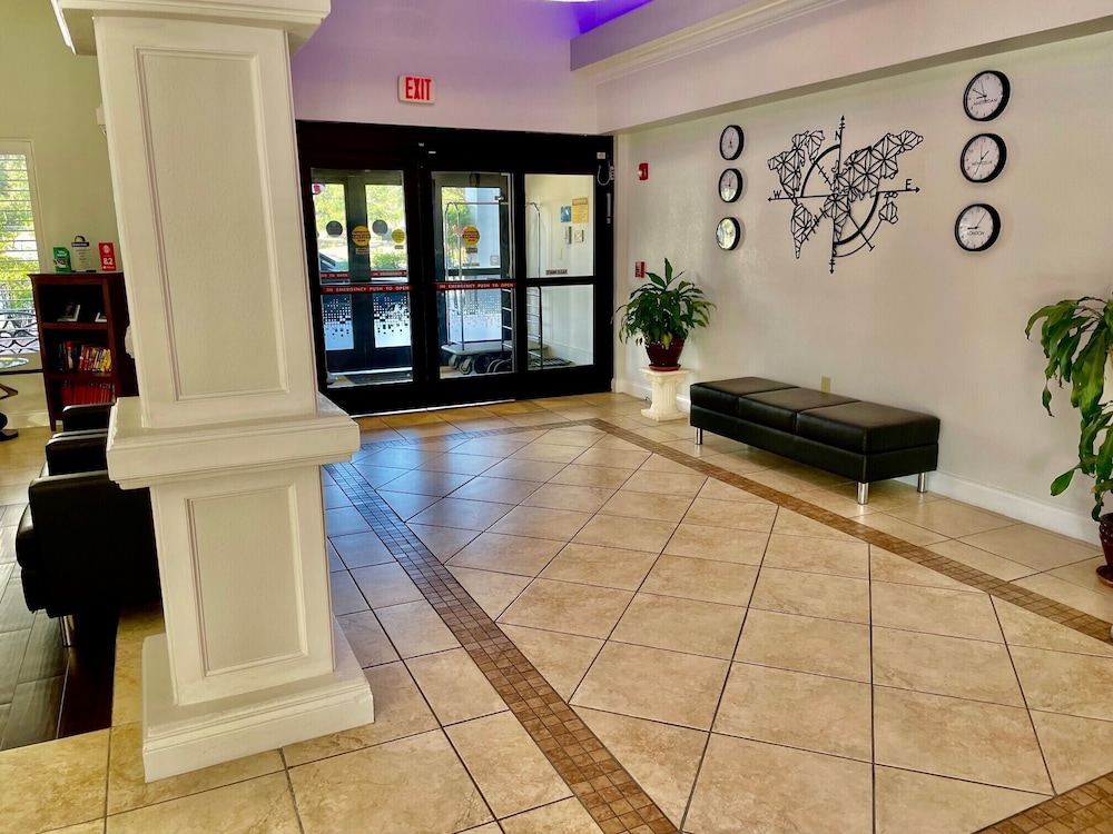 Days Inn & Suites by Wyndham Lakeland 47/85