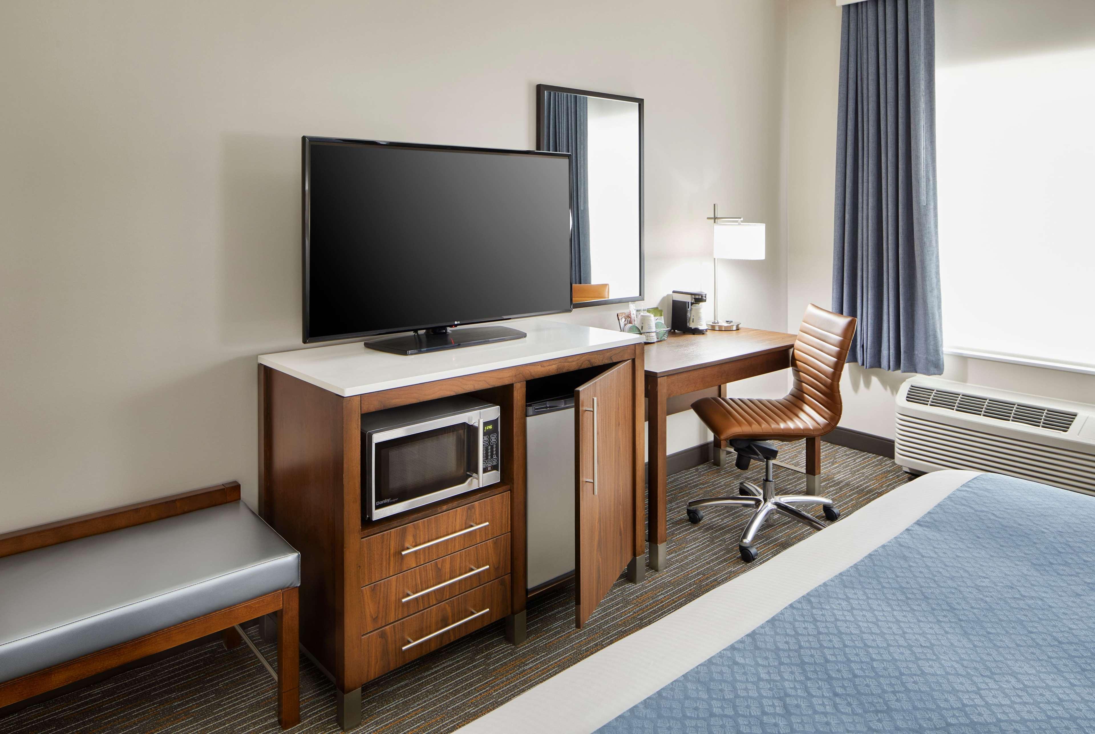 Wingate By Wyndham Hurricane Wv 29/33