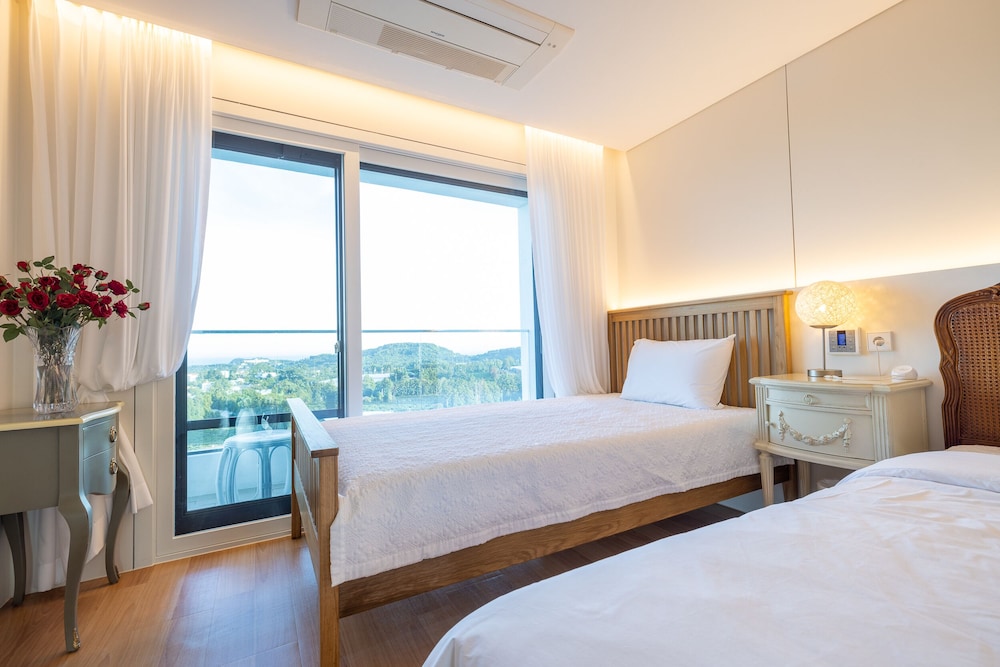 Jeju Bunker Hotel and Resort 19/50