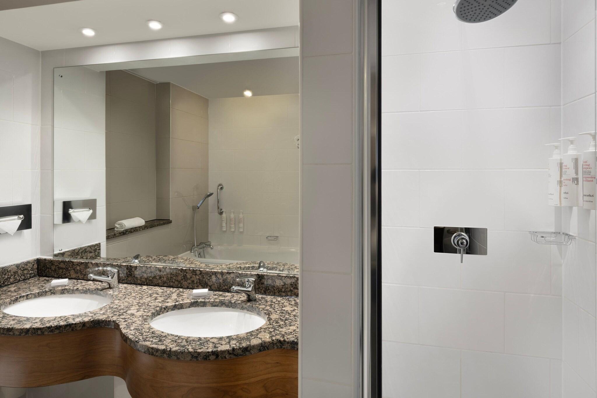 Suite, Park View