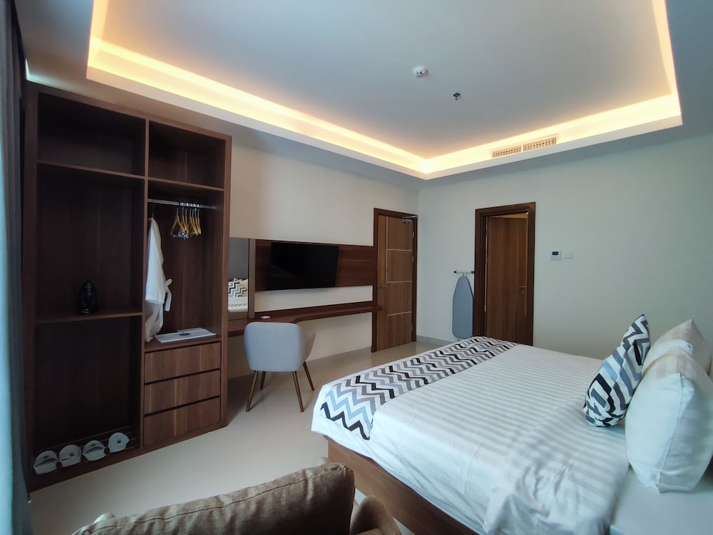 Unhas Hotel and Convention 12/50