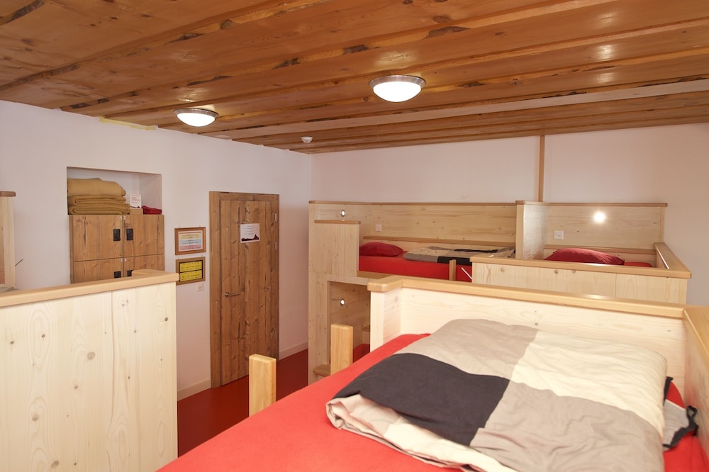 Hotel Bahnhof 33/50