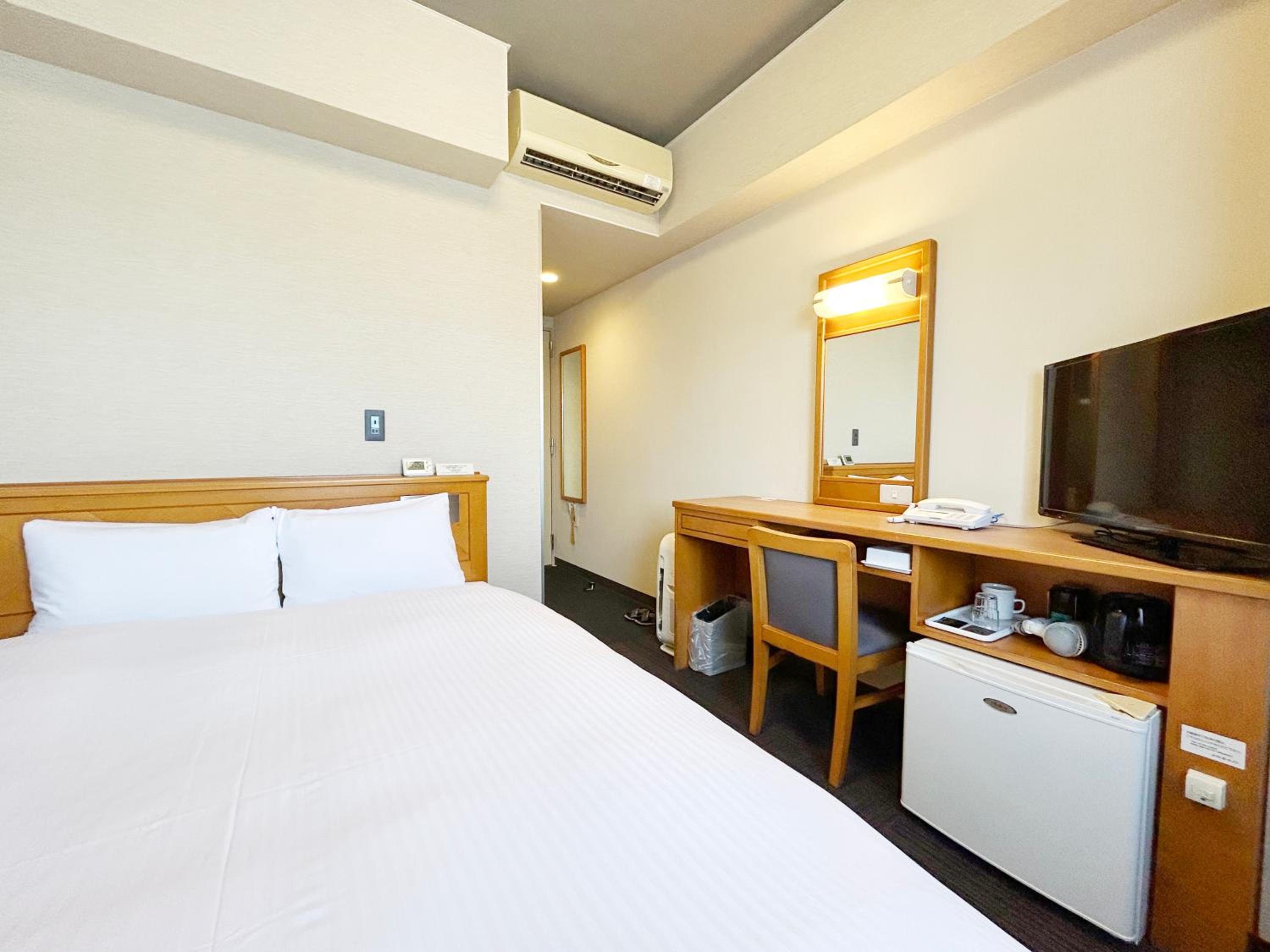 Room, Semi Double Bed