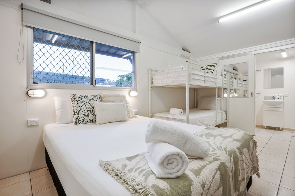 Tasman Holiday Parks - Torquay Palms 8/50