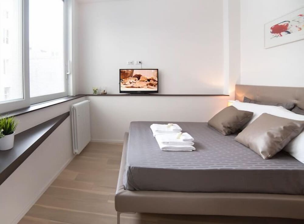Grand Master Suites 23/74