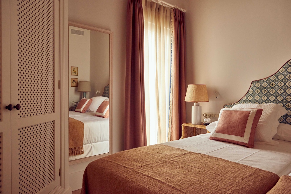 Cristine Bedfor Mahon Boutique Hotel 19/60